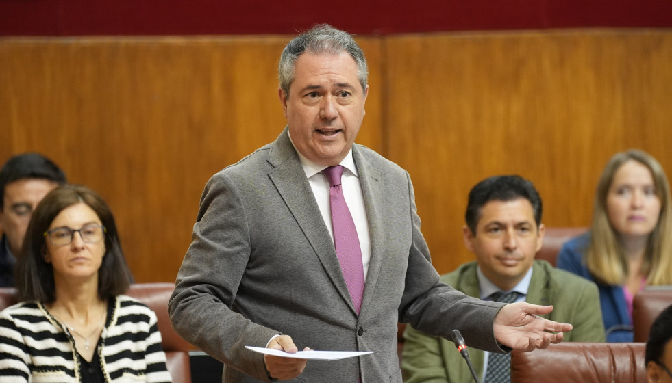 El secretario del PSOE-A, Juan Espadas, durante su turno de palabra en la sesión de control al Gobierno. A 02 de mayo de 2024, en Sevilla (Andalucía, España).